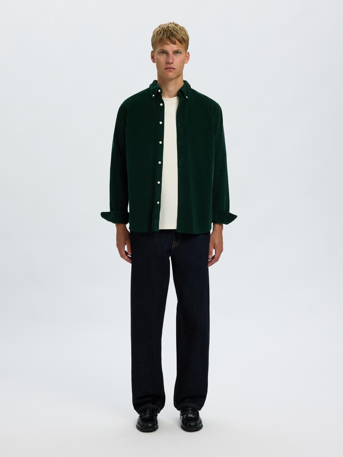 model_shot-front_full
